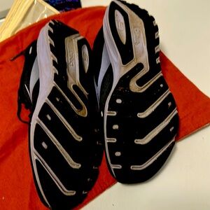 Tennis shoes brooks brand.Great condition